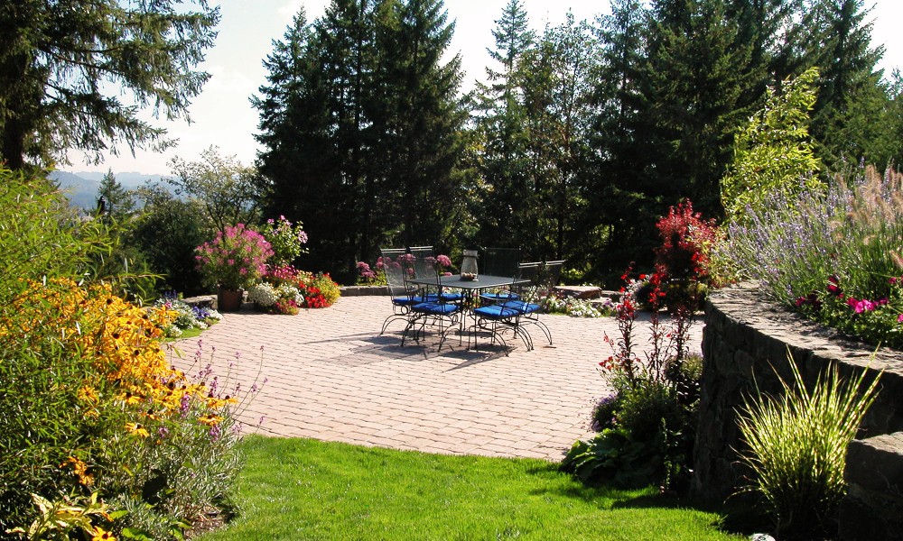 https://www.stangelandlandscape.com/wp-content/uploads/2014/08/Deck-Patio-1-500x360.jpg