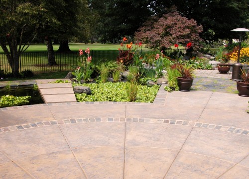 https://www.stangelandlandscape.com/wp-content/uploads/2014/08/Deck-Patio-3-1000x600.jpg