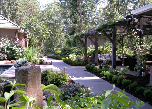 https://www.stangelandlandscape.com/wp-content/uploads/2014/08/garden-path-1000x600.jpg