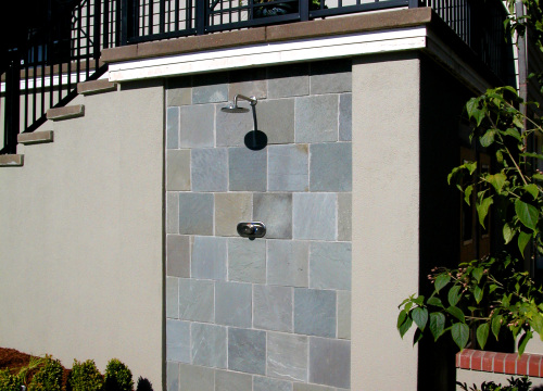 https://www.stangelandlandscape.com/wp-content/uploads/2014/08/outdoor-shower-1000x600.jpg