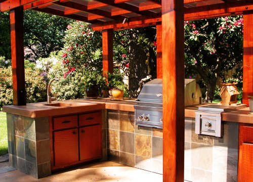 https://www.stangelandlandscape.com/wp-content/uploads/2014/09/Outdoor-Kitchen-4-1000x600.jpg