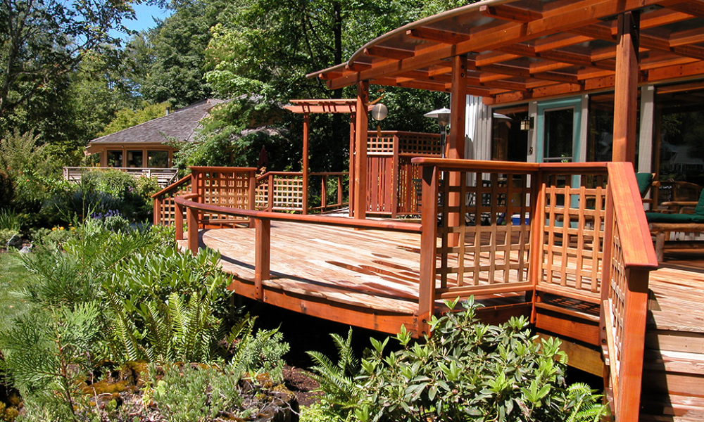 https://www.stangelandlandscape.com/wp-content/uploads/2015/07/cantilever-curved-deck-500x360.jpg